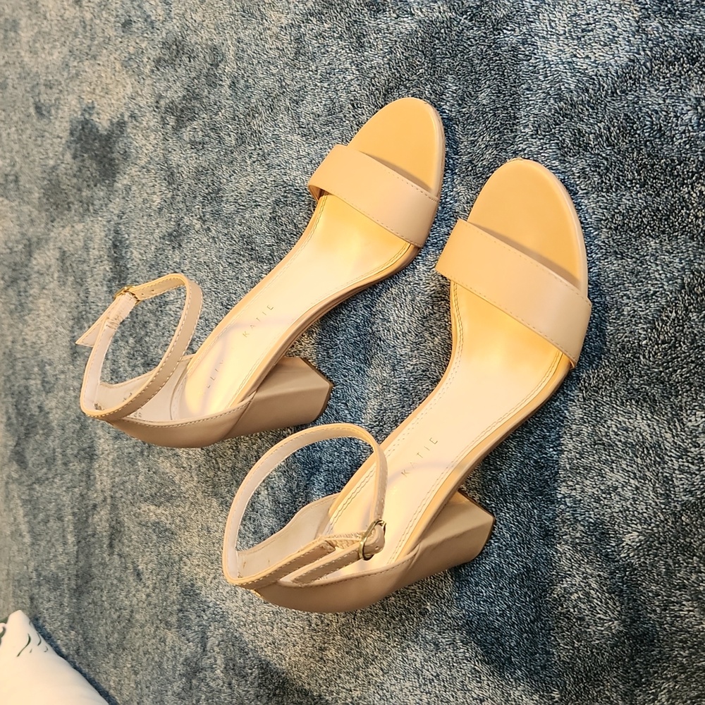 Kelly and Kaitie nude heels